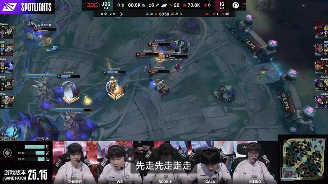 FLY翻盘V5,Uzi打出惊人五杀激烈交锋半决赛,引爆全场热议 FLY翻盘V5,Uzi打出惊人五杀激烈交锋半决赛,引爆全场热议