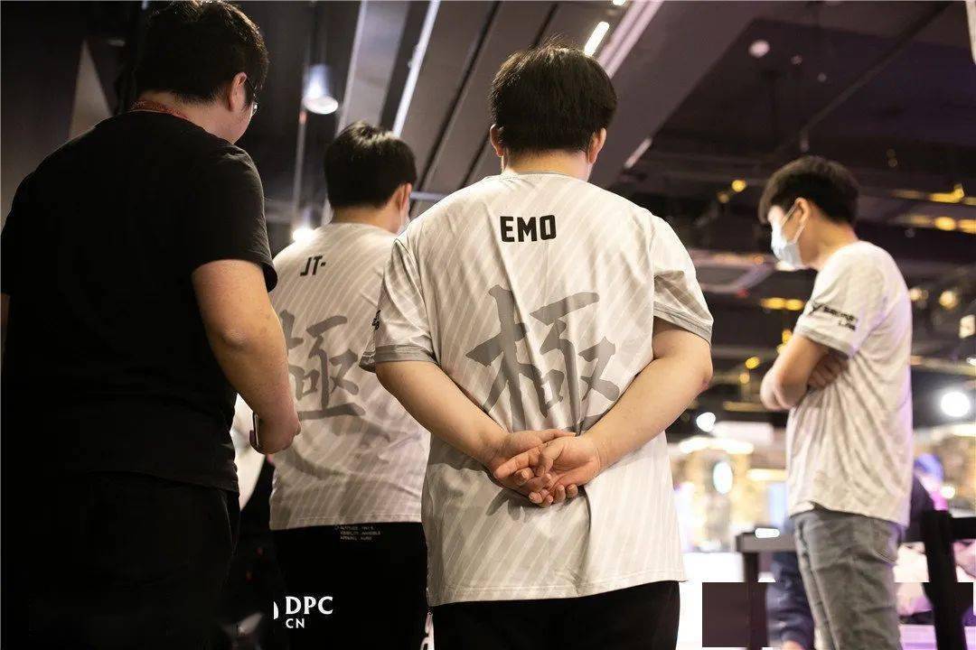 WBG力克PSG，Peanut团战一打五焦点之战四强赛，让粉丝疯狂欢呼