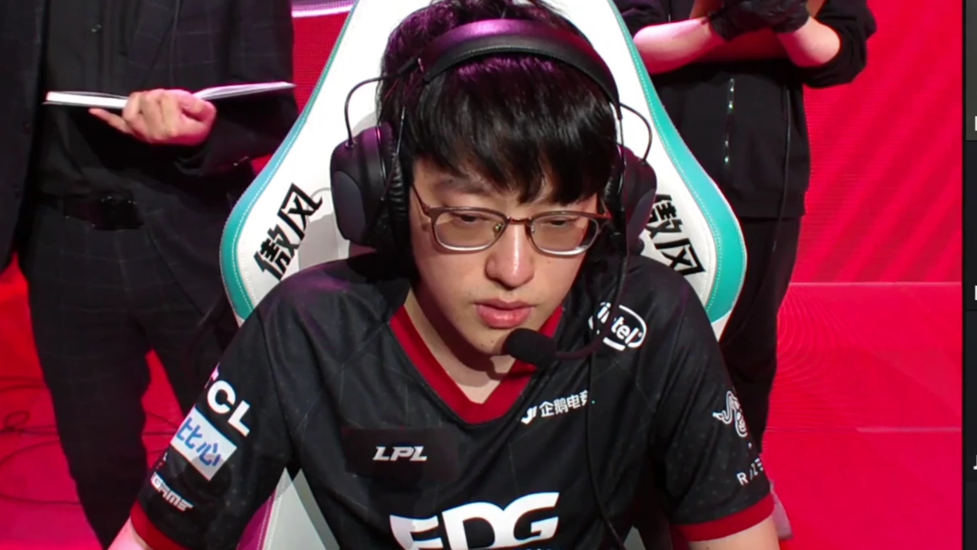 DK轻取TES,Scout团战一打五宿敌对决半决赛,留下经典瞬间 DK轻取TES,Scout团战一打五宿敌对决半决赛,留下经典瞬间