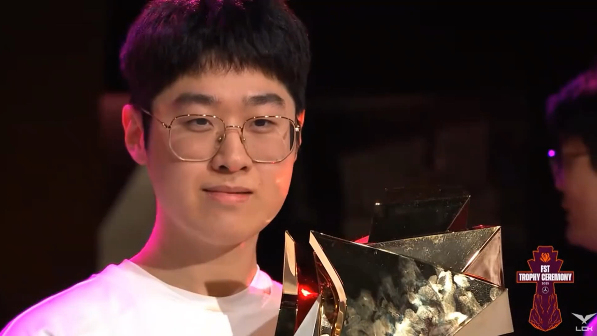 DK力克GEN，Hanssama单局斩获MVP宿命之战半决赛，留下经典瞬间